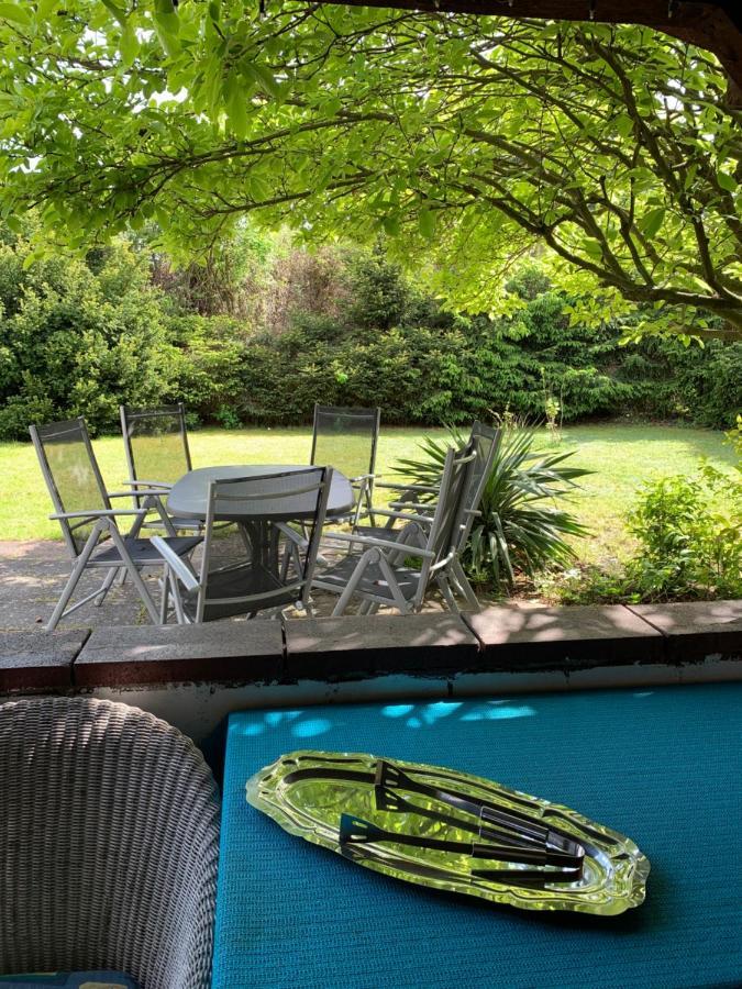 Ferienwohnung Mit Garten In Koeln Esterno foto