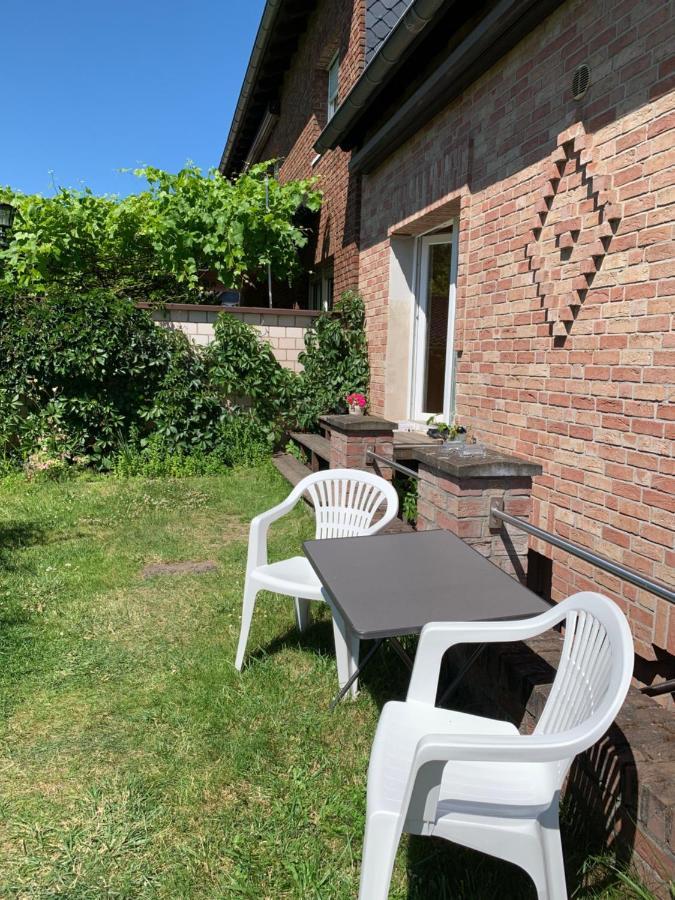 Ferienwohnung Mit Garten In Koeln Esterno foto